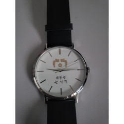 Montre bracelet cuir noir cadran blanc inscription au dos (50)