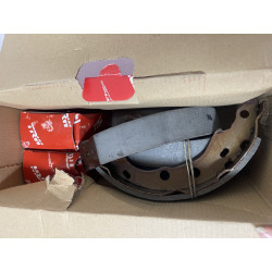 TRW BK2937 Jeu de mâchoires de frein avec cylindre de roue Arrière — photo 2