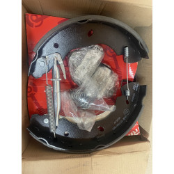 TRW GSK1699 Jeu de mâchoires de frein pour FORD — photo 2