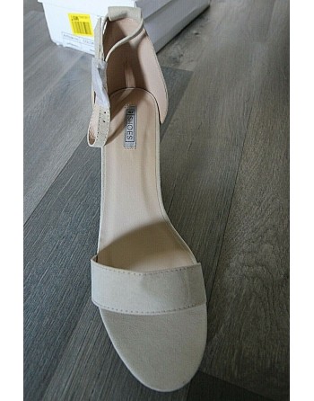 Sandales velours beige...